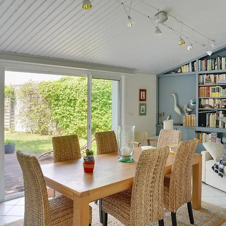 2 Bedroom Pet Friendly In *